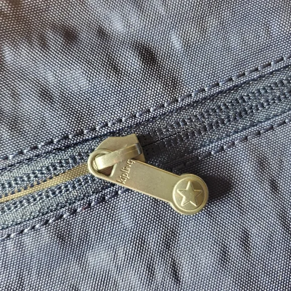 Kipling Annabelle Navy Crossbody Bag Double Zip Nylon EUC - Picture 8 of 16